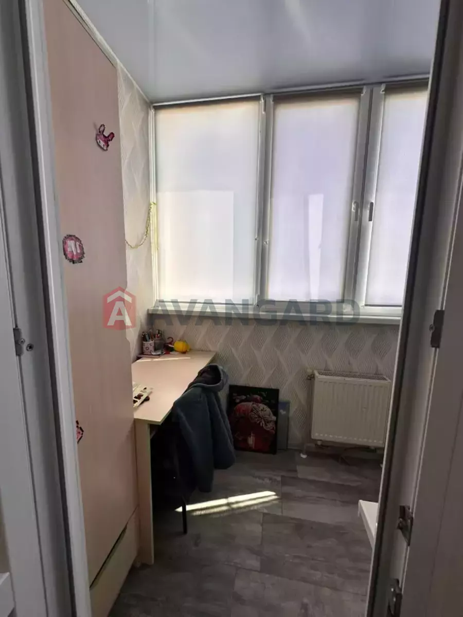 3 ��. ��������, 77/43/10 ��. �., 2/4 ������ ���� 28