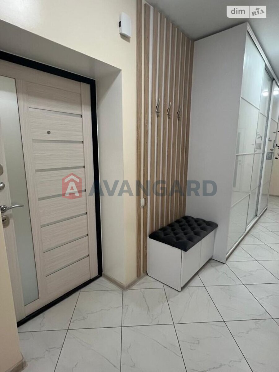 2 ����. ��������, 68/-/- ��. �., 5/5 ���� ���� 18