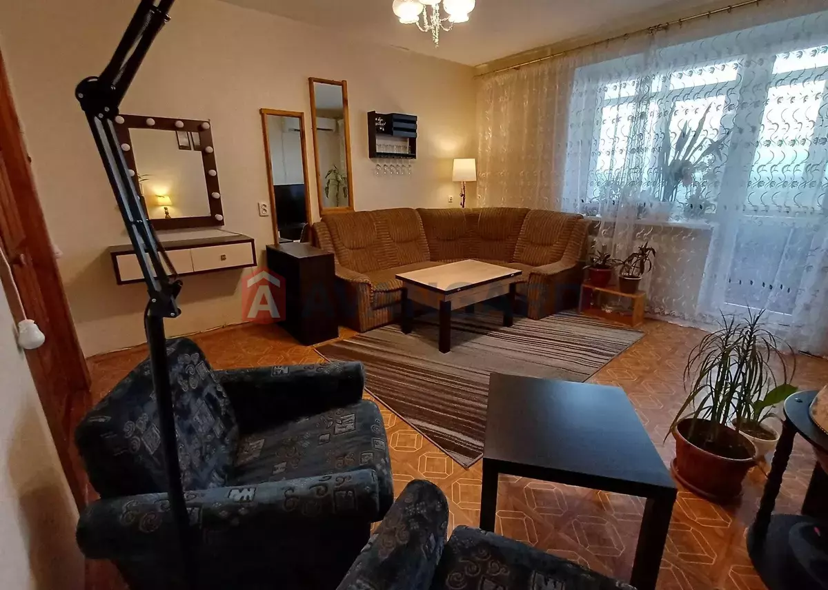 3 ��. ��������, 68/38/9 ��. �., 9/10 ������ ���� 14