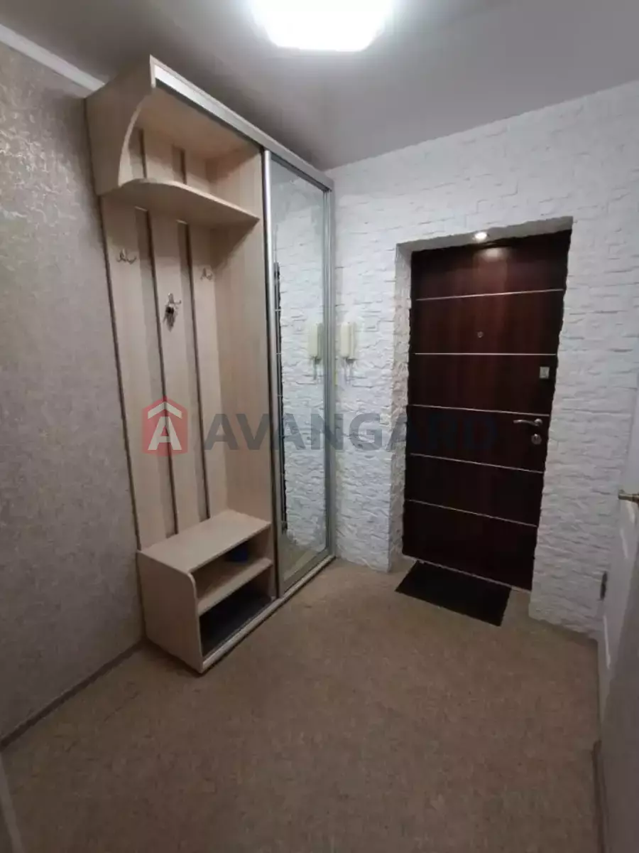 1 ��. ��������, 43/24/8 ��. �., 3/12 ������ ���� 14