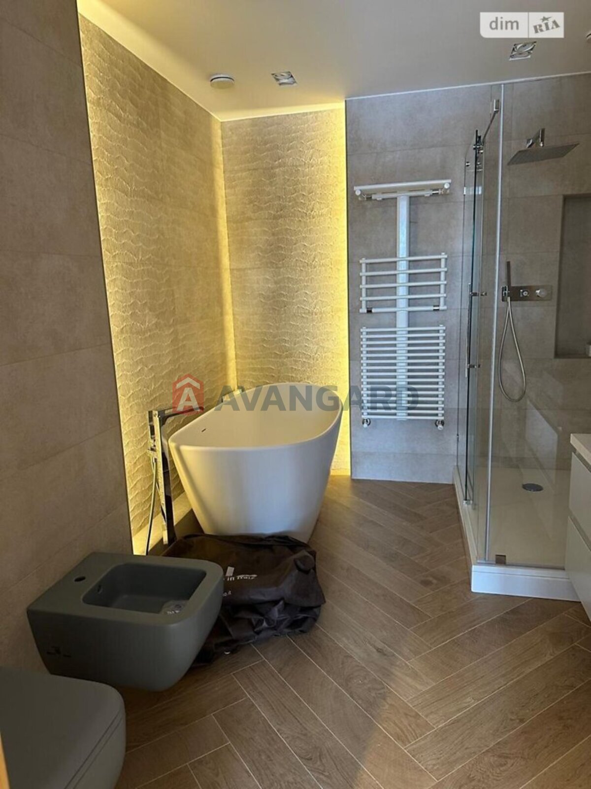 3 ��. ��������, 131/81/22 ��. �., 3/10 ������ ���� 23