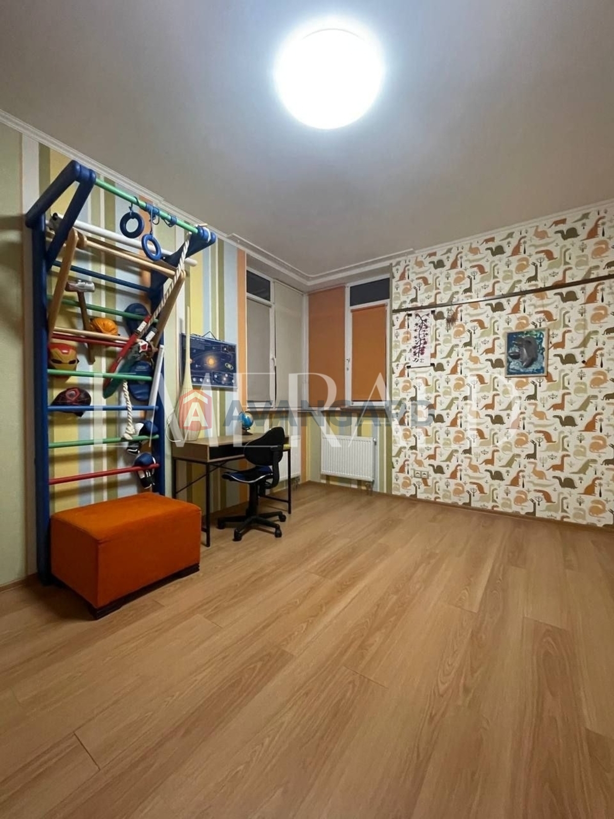 3 ��. ��������, 101/61/12 ��. �., 18/20 ������ ���� 16