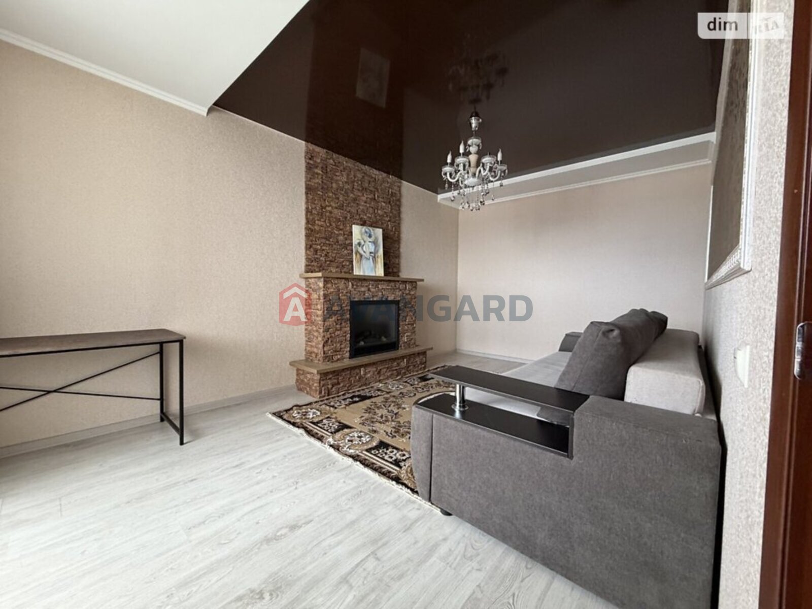 4 ��. ��������, 86/-/- ��. �., 7/9 ������ ���� 18