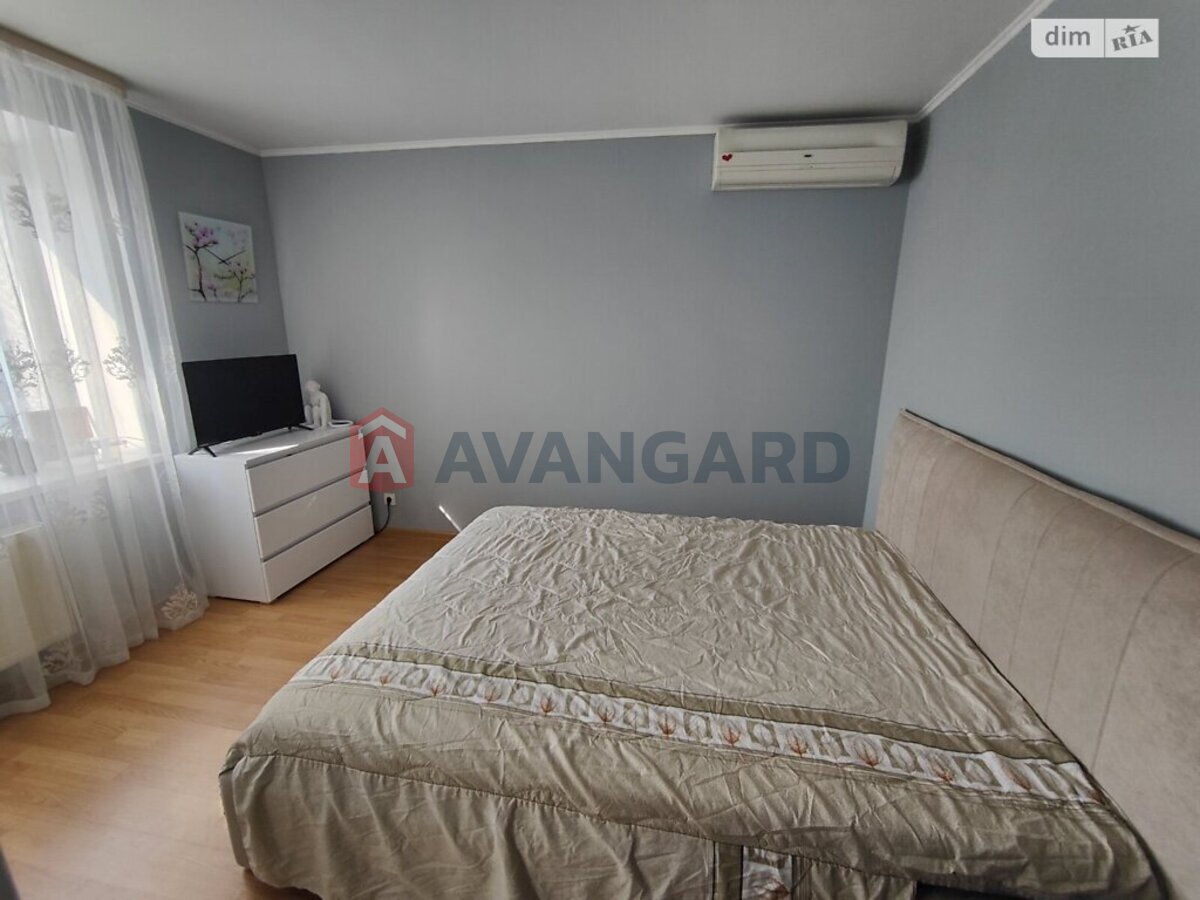 3 ��. ��������, 120/67/14 ��. �., 7/7 ������ ���� 13