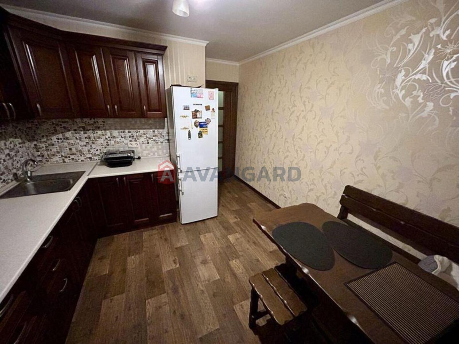 1 ��. ��������, 45/-/11 ��. �., 10/10 ������ ���� 19