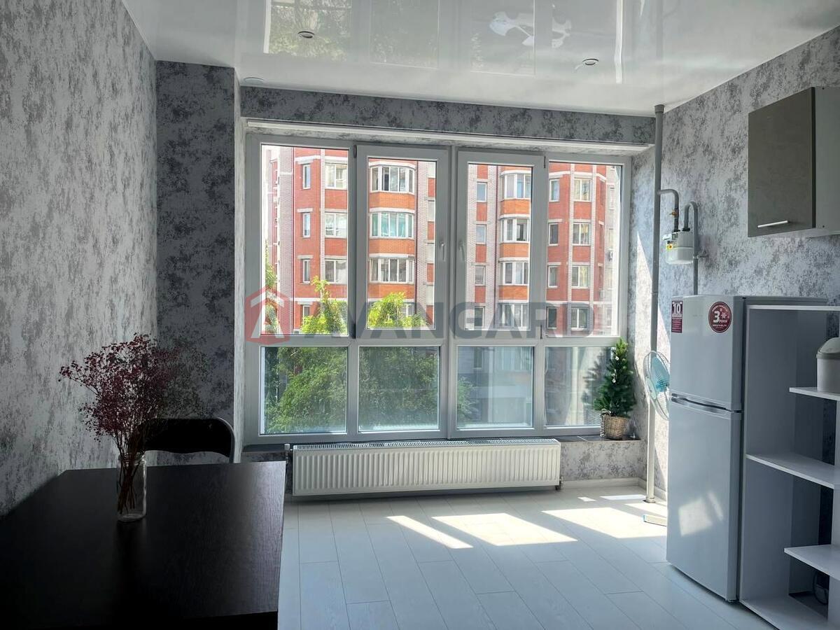 1 ��. ��������, 38.9 / 15.1 / 13.6 ��. �., 3/10 ������ ���� 2