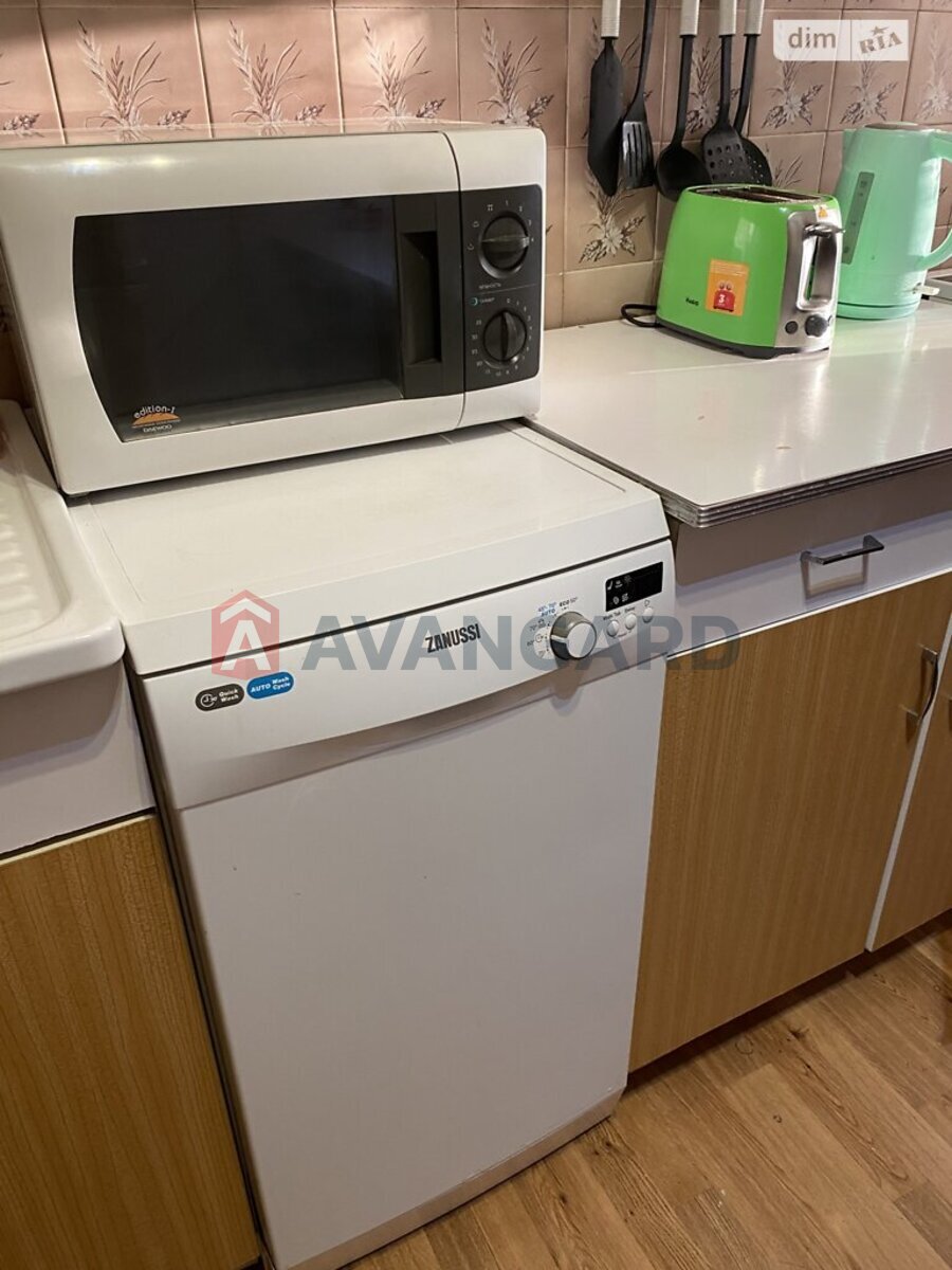 3 ��. ��������, 73/41/8 ��. �., 2/12 ������ ���� 4