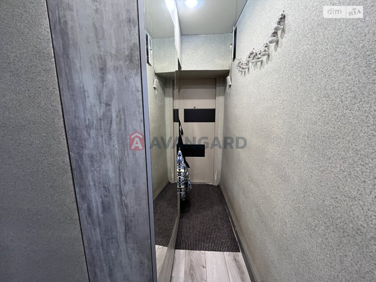 2 ��. ��������, 42/-/- ��. �., 1/2 ������ ���� 3