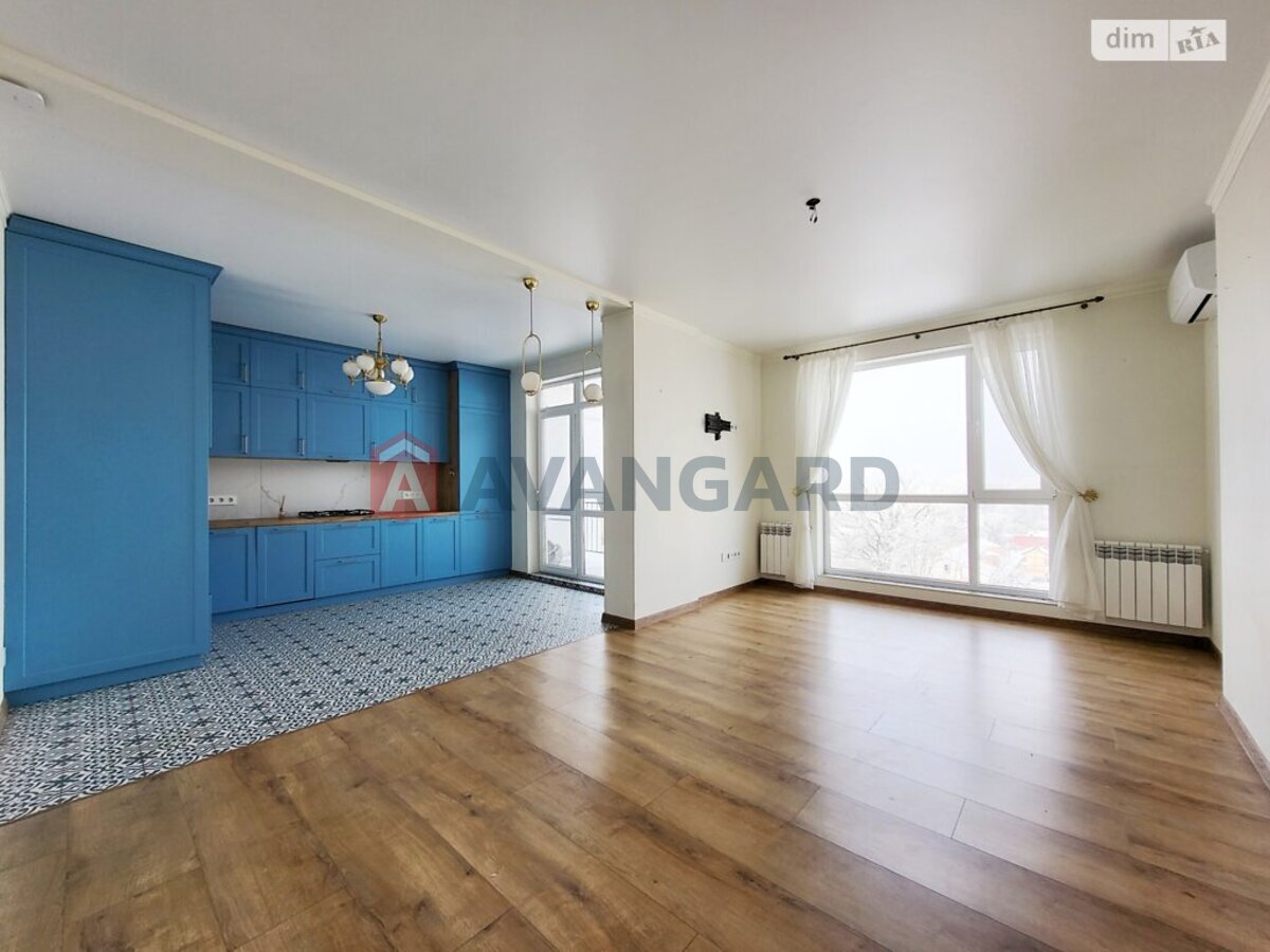 3 ����. ��������, 82/43/12 ��. �., 7/7 ���� ���� 1