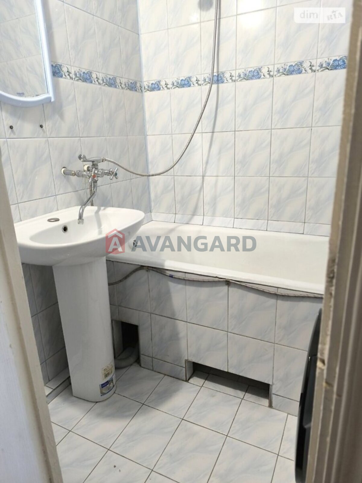 3 ��. ��������, 63/38/8 ��. �., 7/9 ������ ���� 19