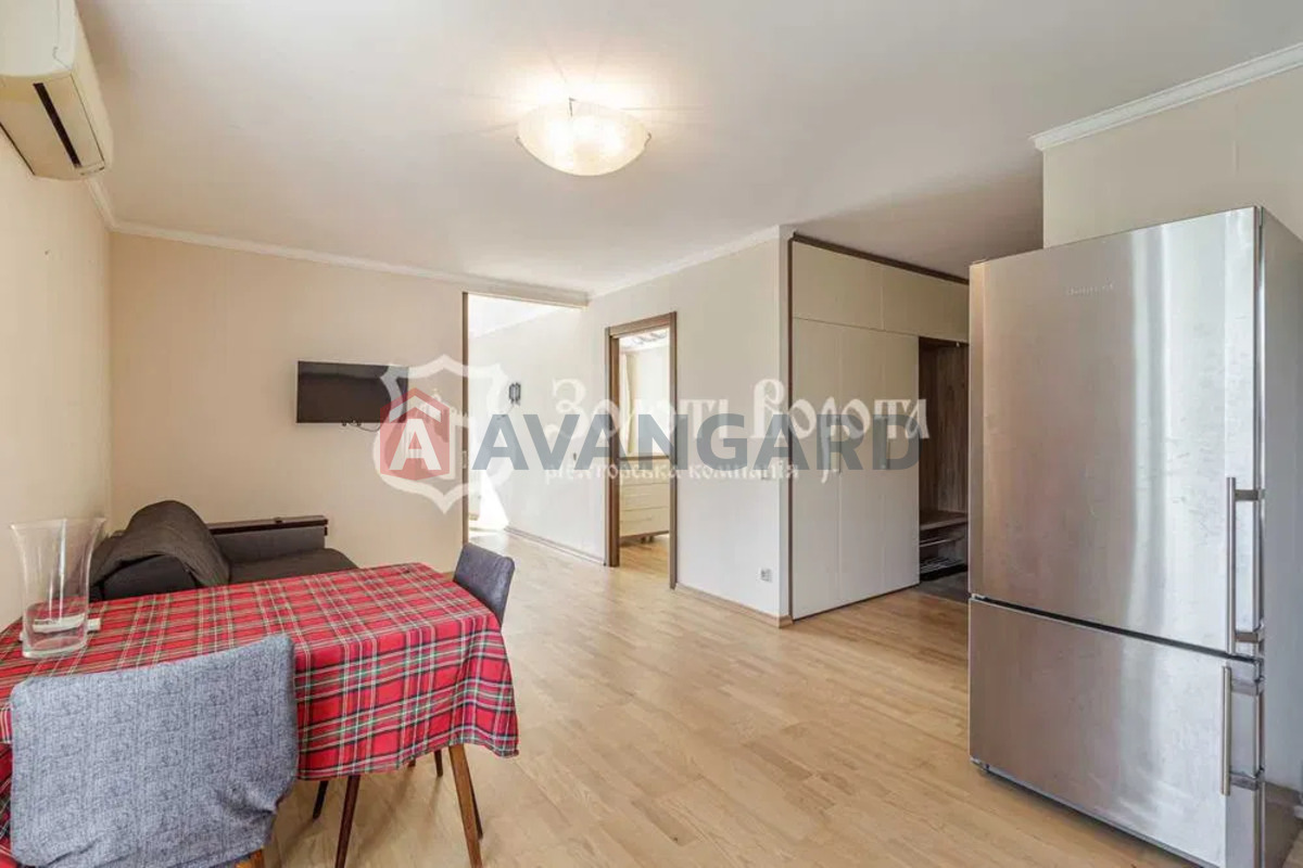 3 ��. ��������, 61/-/19 ��. �., 4/10 ������ ���� 4