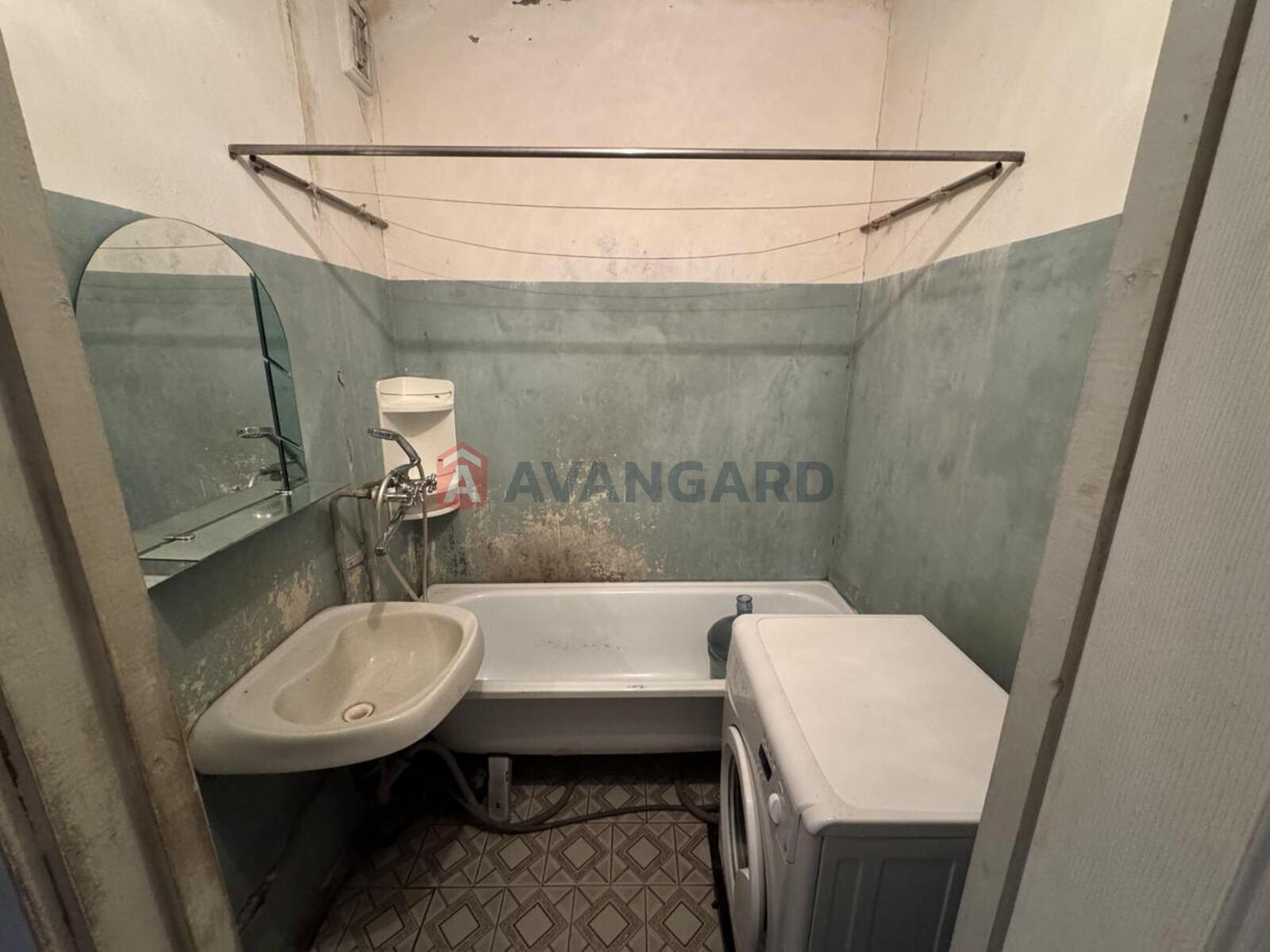 3 ����. ��������, 71/41/8 ��. �., 11/12 ���� ���� 13