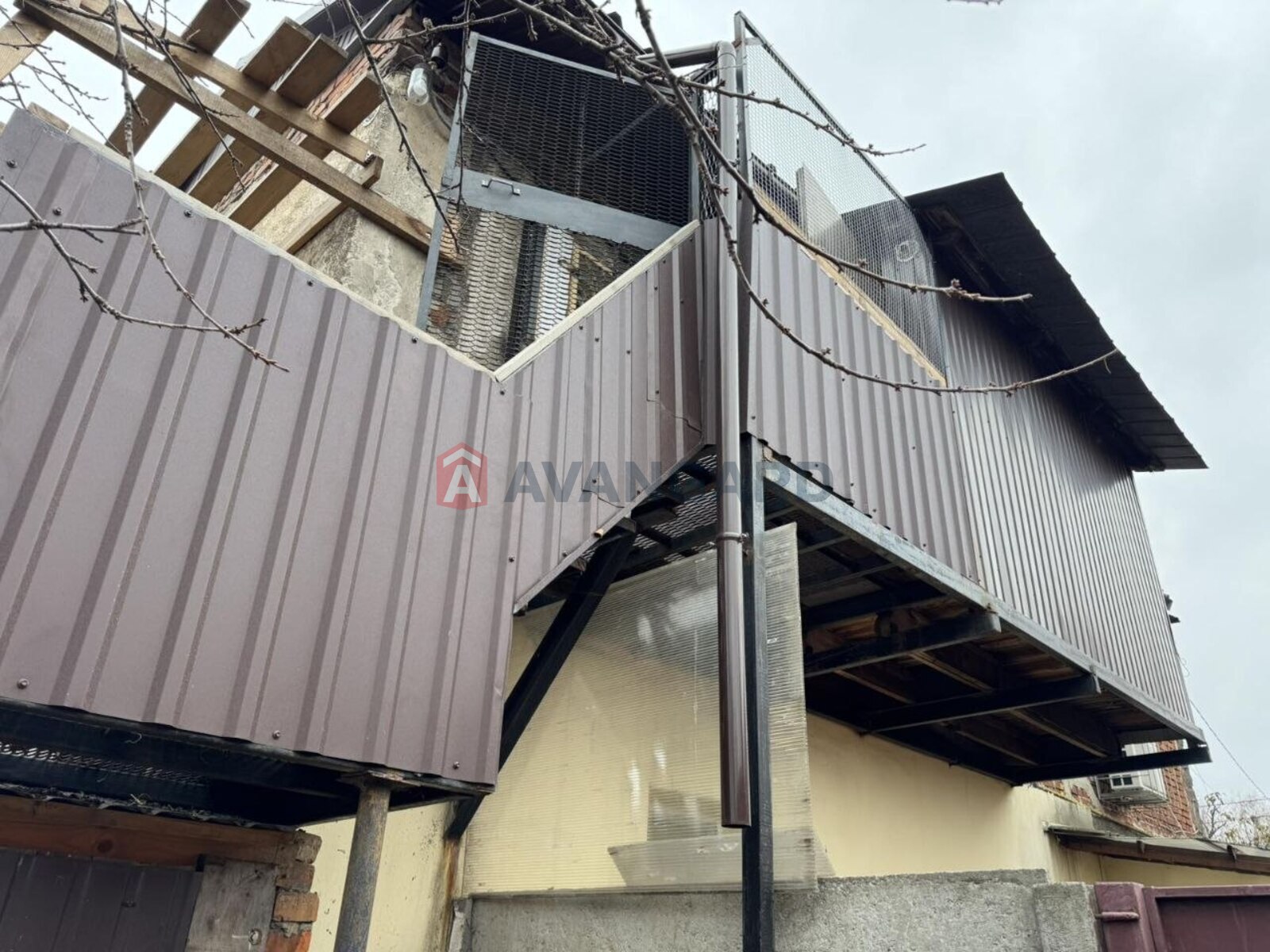 3 ����. ��������, 49/37/6 ��. �., 2/2 ���� ���� 1