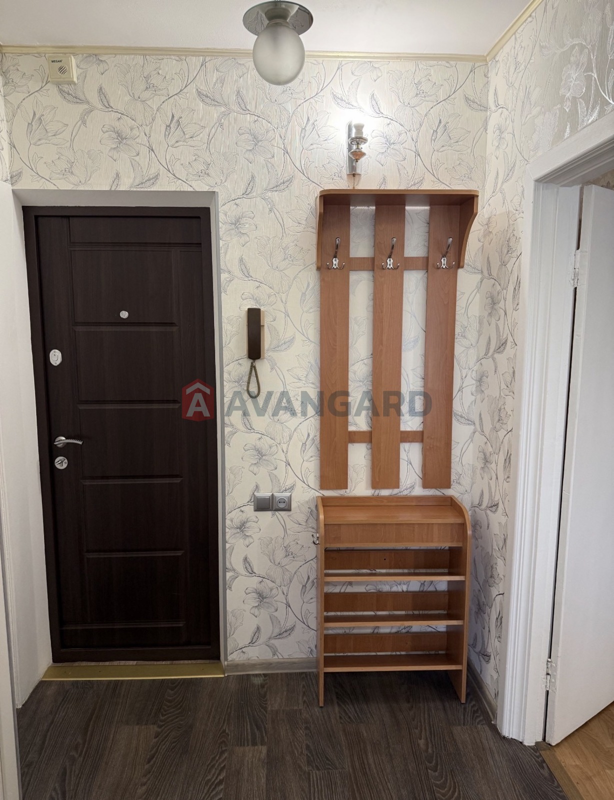 1 ��. ��������, 38,8 /-/10 ��. �., 3/9 ������ ���� 8