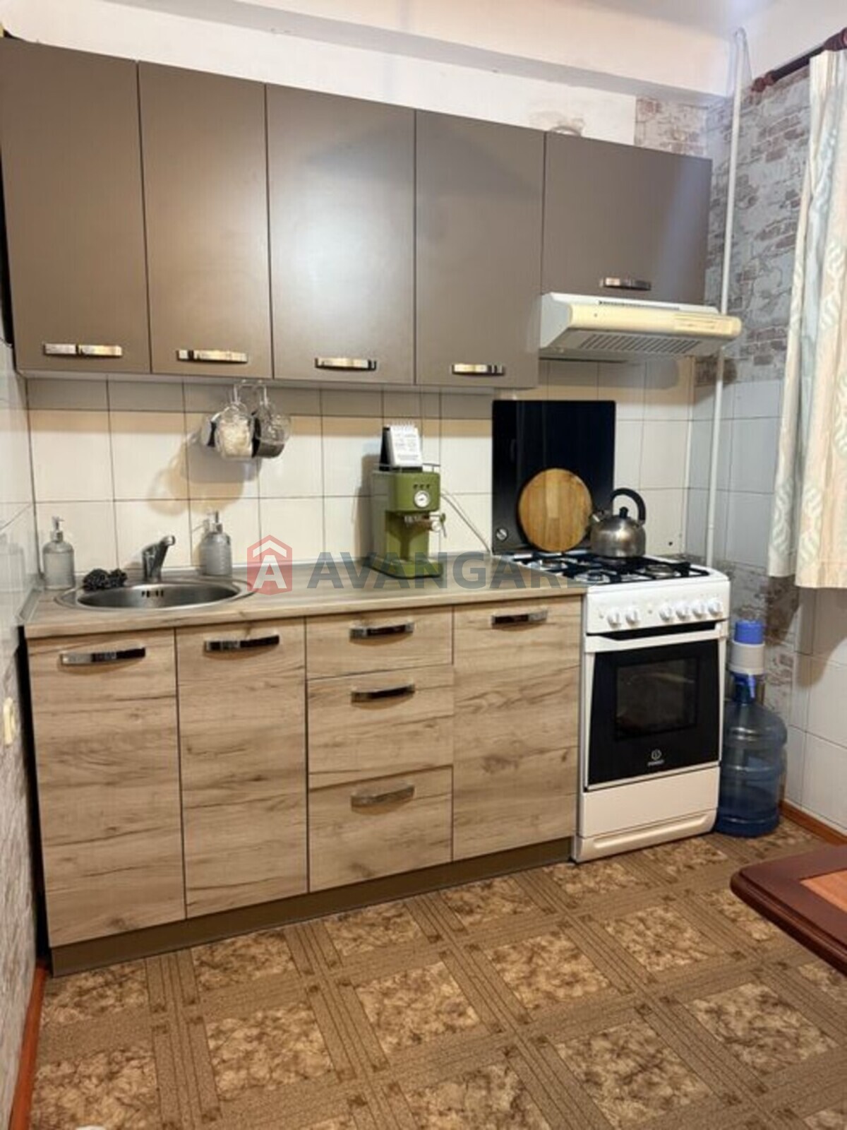 2 ��. ��������, 50/-/8 ��. �., 8/9 ������ ���� 4