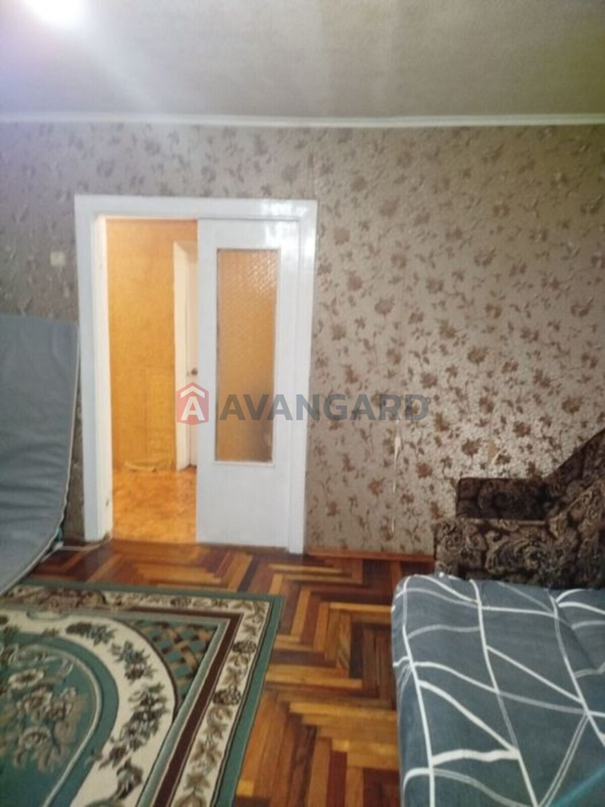 4 ����. ��������, 82/-/7 ��. �., 9/9 ���� ���� 12