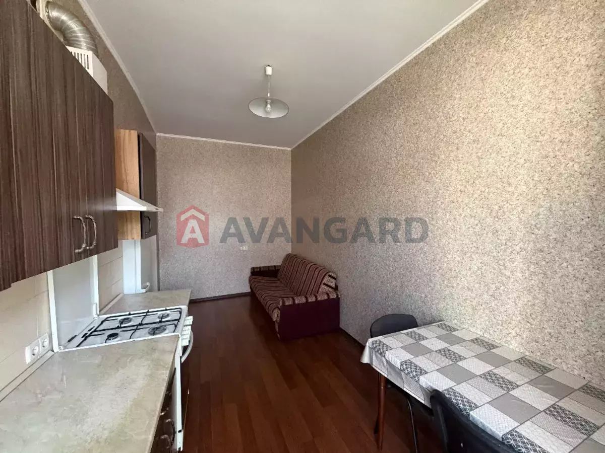 3 ��. ��������, 77/-/- ��. �., 2/4 ������ ���� 1