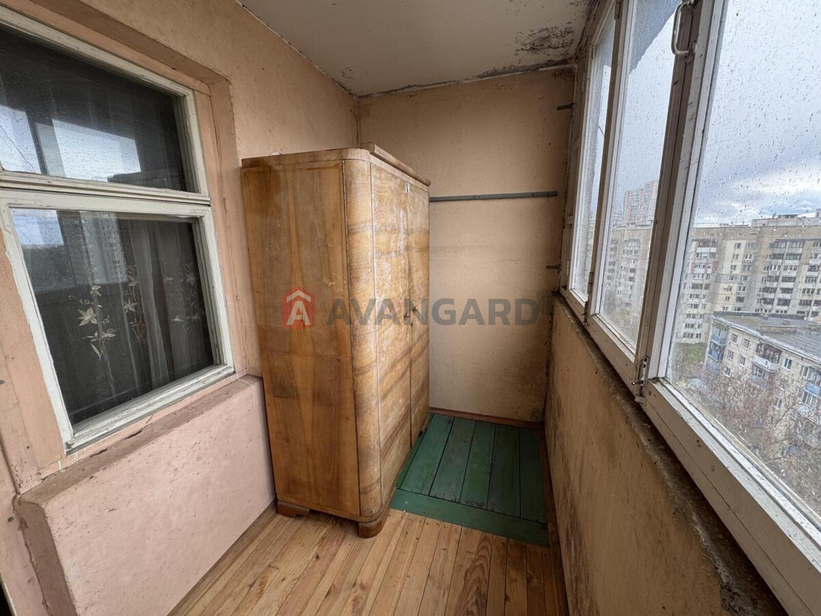 3 ����. ��������, 71/41/8 ��. �., 11/12 ���� ���� 10