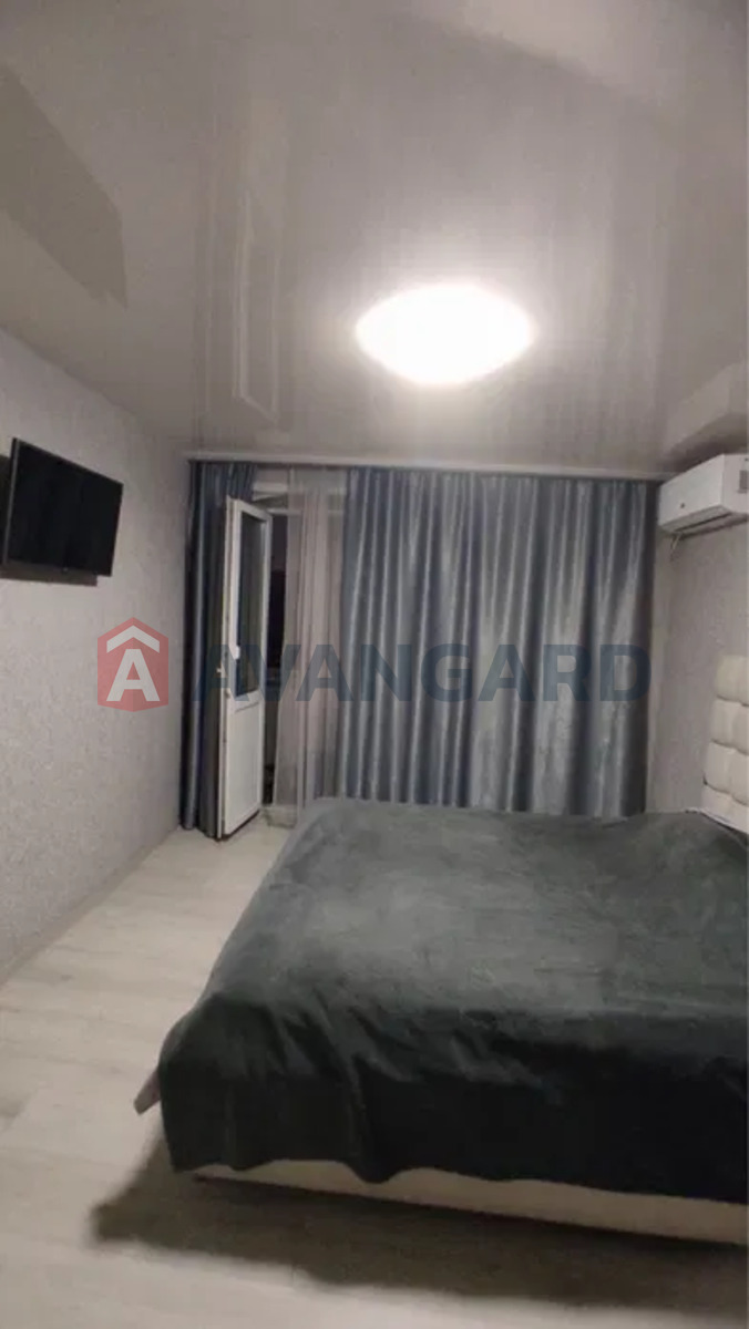 3 ��. ��������, 54/-/18 ��. �., 5/5 ������ ���� 4