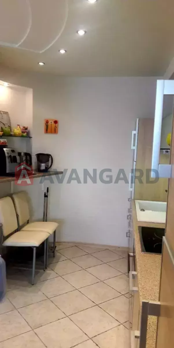 3 ����. ��������, 100/-/38 ��. �., 10/14 ���� ���� 4