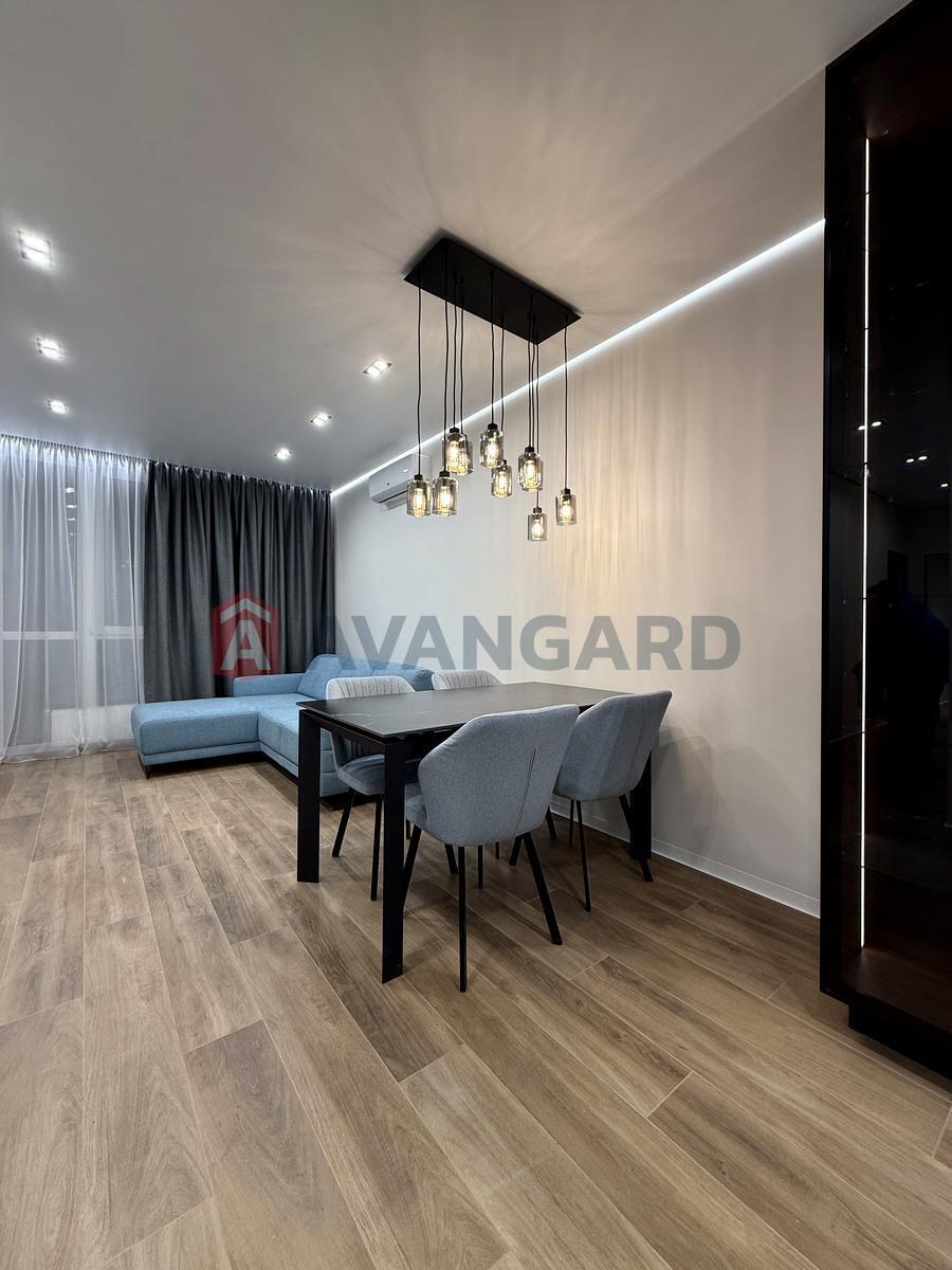 3 ��. ��������, 76.7 / 35 / 23 ��. �., 11/25 ������ ���� 9