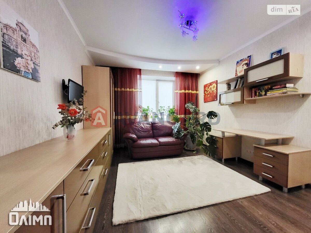 3 ��. ��������, 100/-/- ��. �., 7/9 ������ ���� 3