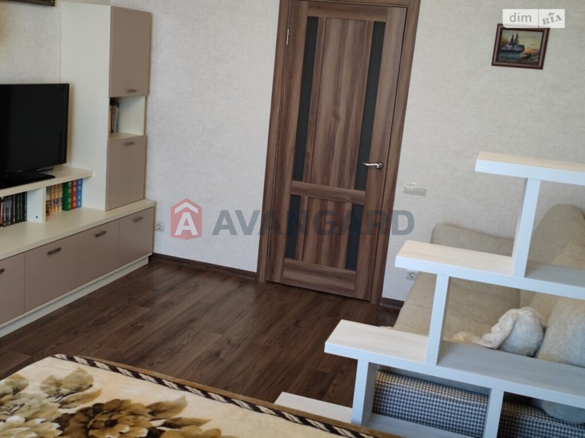 1 ��. ��������, 42/18/10 ��. �., 11/16 ������ ���� 19