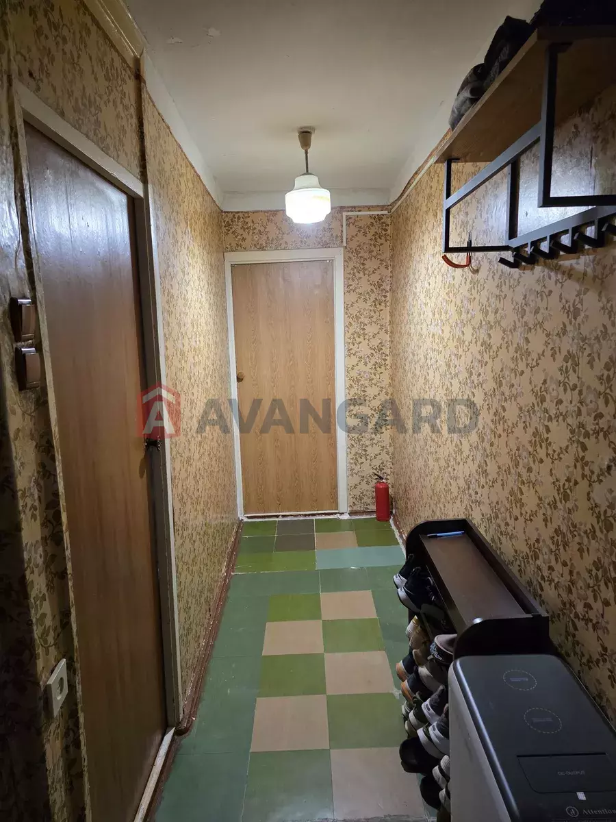 3 ��. ��������, 68/-/9 ��. �., 5/9 ������ ���� 8