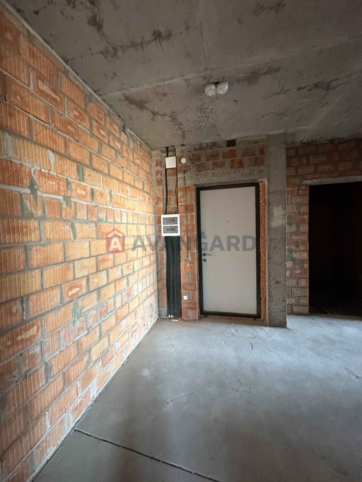 3 ��. ��������, 107/48/33 ��. �., 6/26 ������ ���� 11