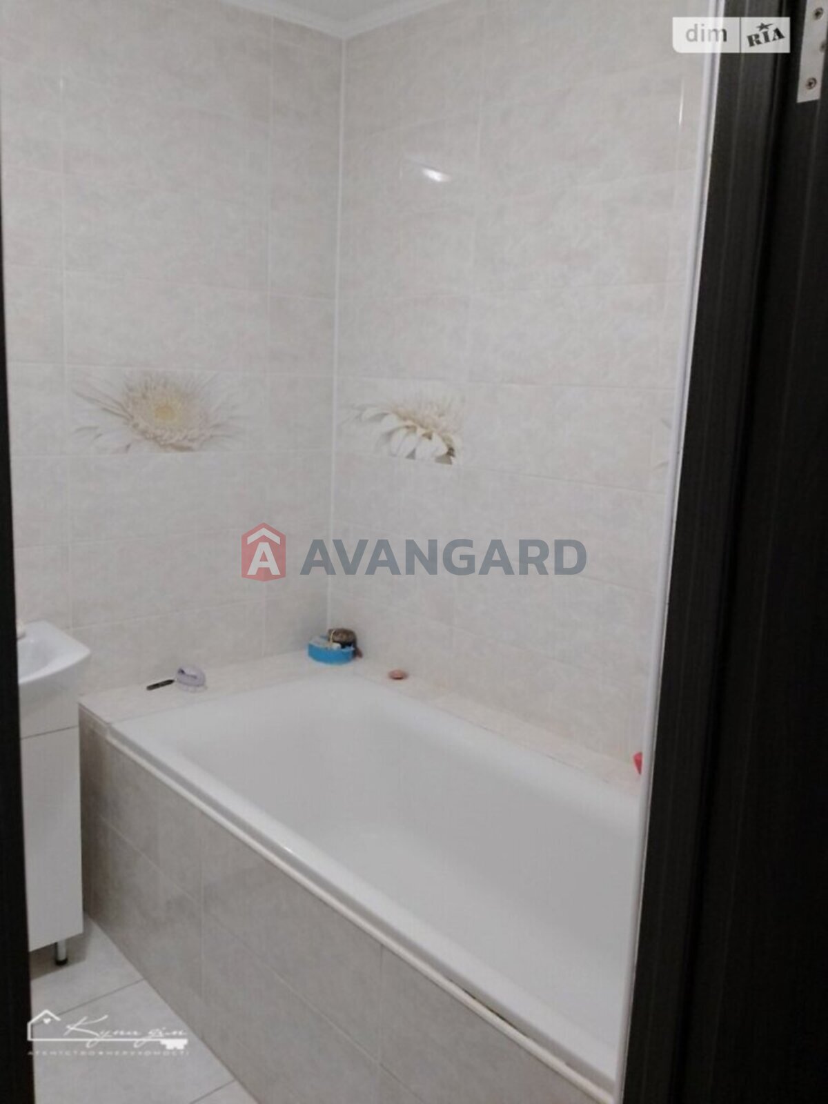 3 ��. ��������, 90/68/12 ��. �., 11/16 ������ ���� 8