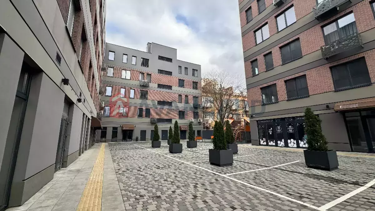 3 ��. ��������, 100/-/- ��. �., 2/5 ������ ���� 3