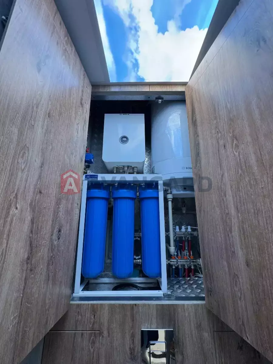 3 ��. ��������, 64/-/- ��. �., 6/13 ������ ���� 18