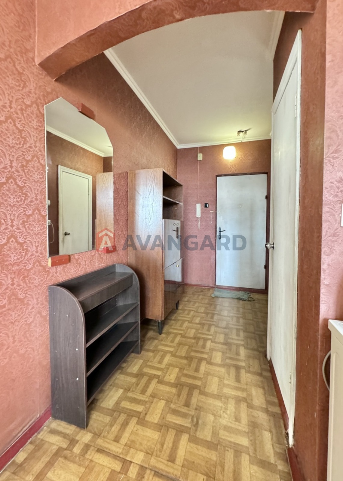 1 ��. ��������, 40/18/8 ��. �., 11/17 ������ ���� 9