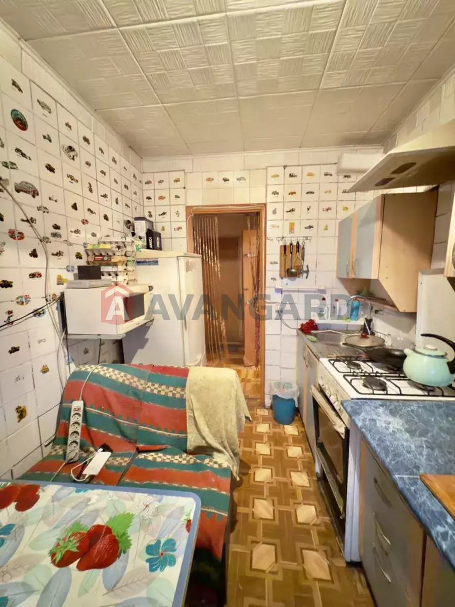 4 ����. ��������, 73/-/8 ��. �., 9/10 ���� ���� 15