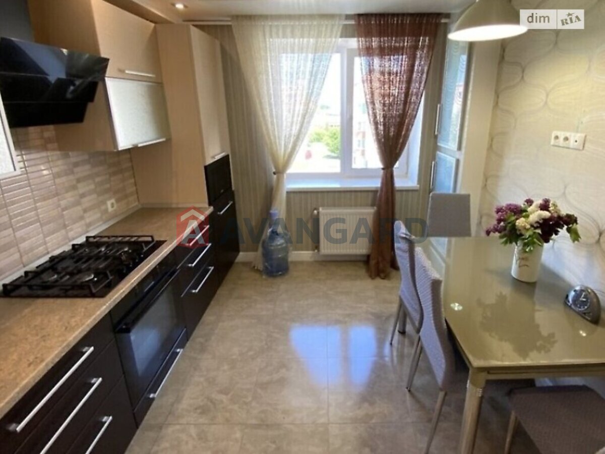 3 ��. ��������, 95/52/10 ��. �., 4/5 ������ ���� 20