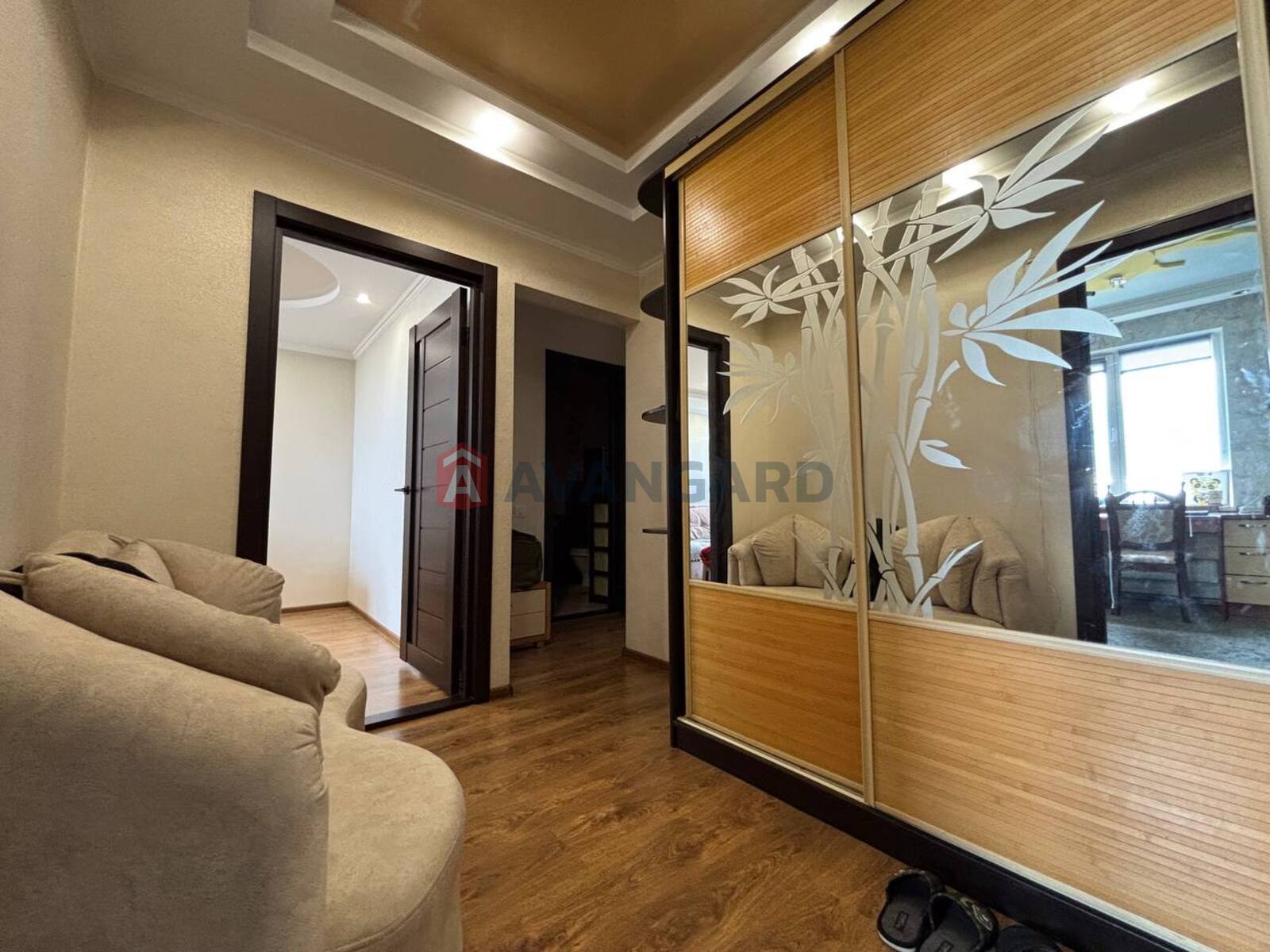 3 ��. ��������, 65/-/- ��. �., 8/10 ������ ���� 21