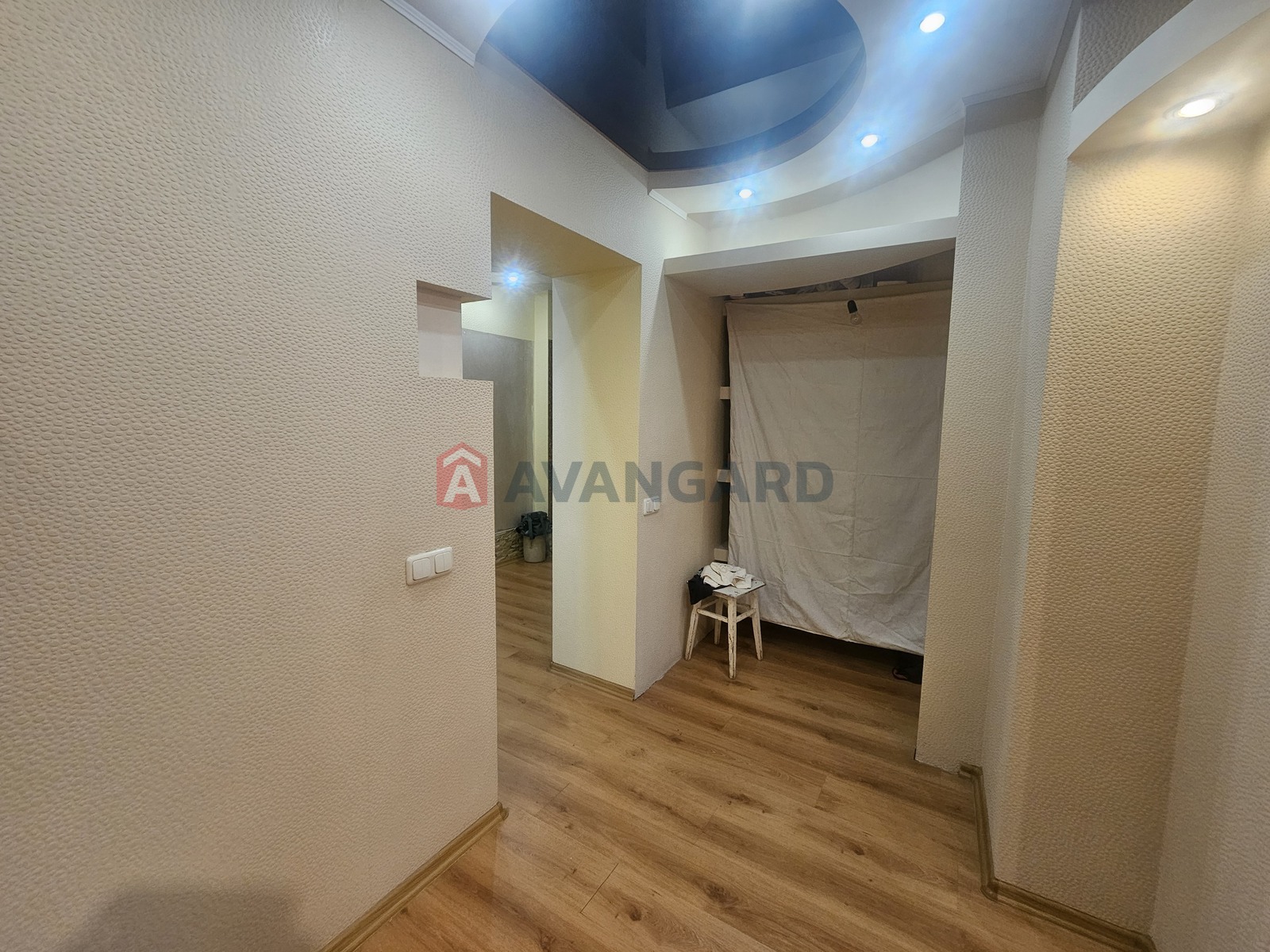 3 ��. ��������, 99/42/34 ��. �., 8/9 ������ ���� 17