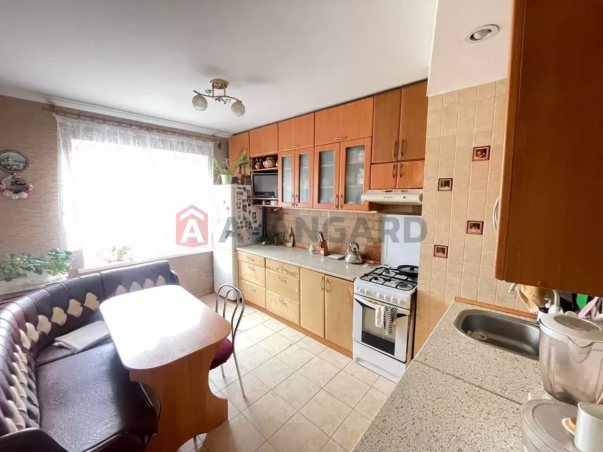 3 ��. ��������, 66/38/10 ��. �., 9/9 ������ ���� 2