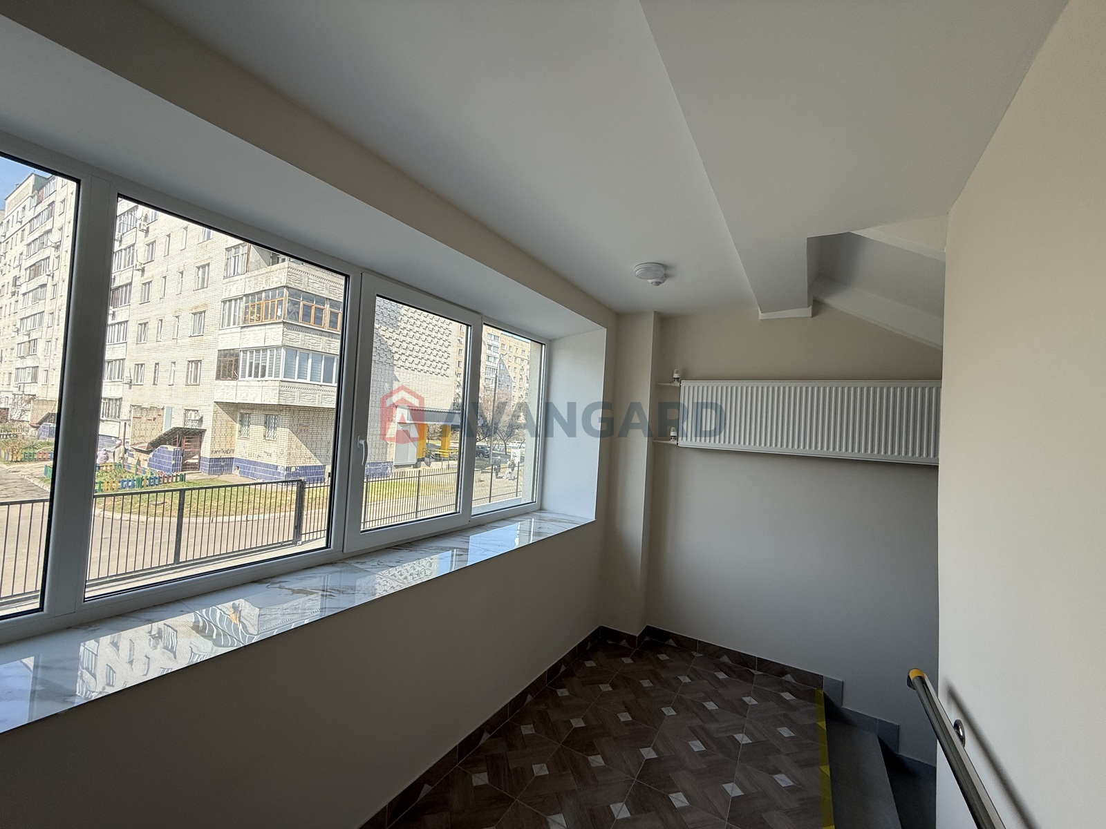 1 ��. ��������, 39,2/17,6/6.3 ��. �., 6/9 ������ ���� 8