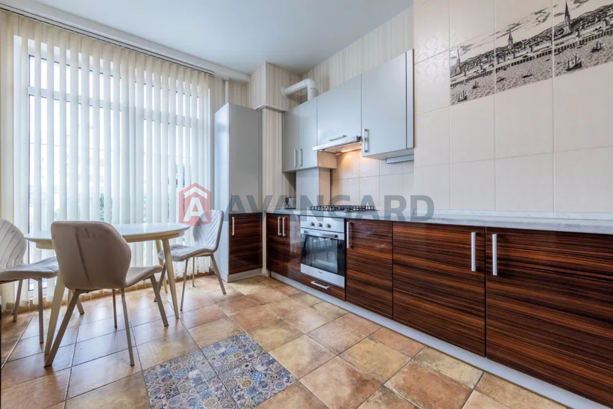 2 ����. ��������, 48/-/11 ��. �., 4/9 ���� ���� 1