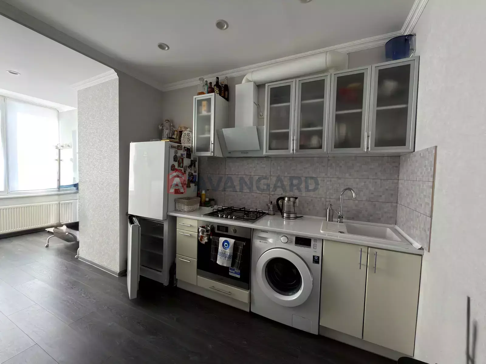 1 ��. ��������, 38.6/15.4/14.7 ��. �., 5/10 ������ ���� 1