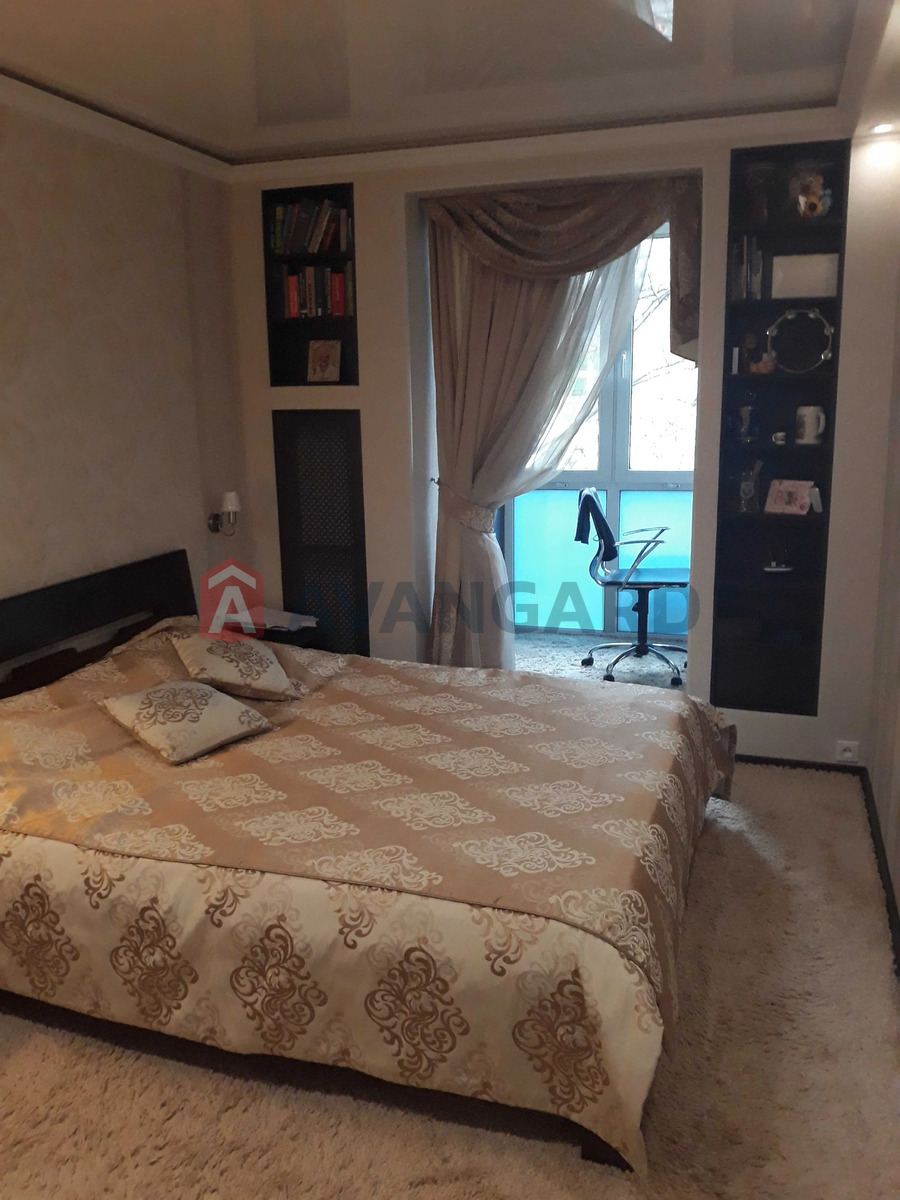 3 . , 70/-/8 . ., 2/9   5