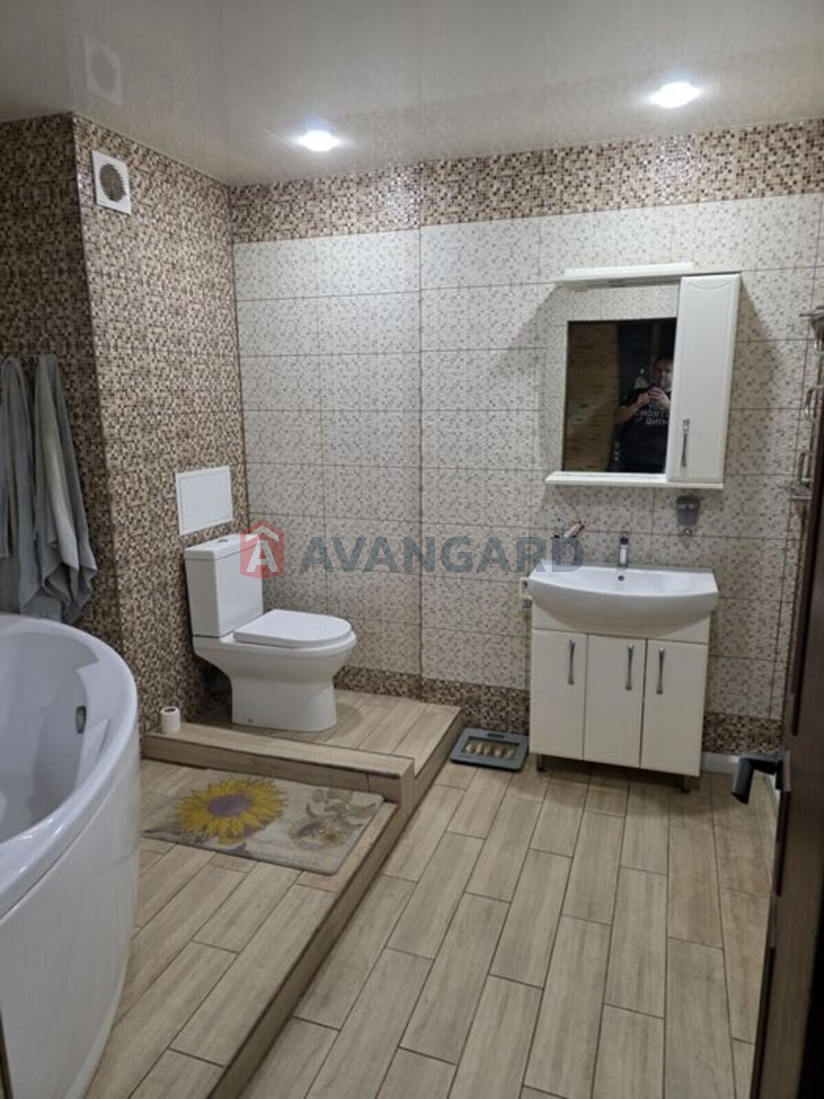 5 ��. ��������, 104/-/12 ��. �., 9/10 ������ ���� 5