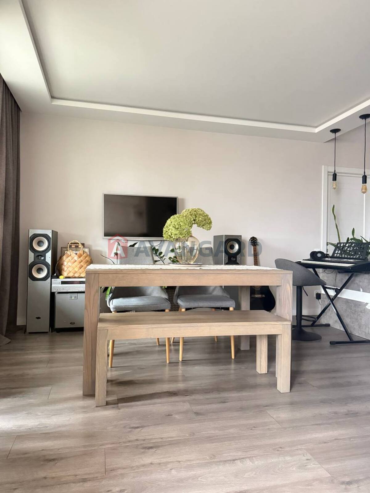 3 . , 70,6/-/8 . ., 9/9   11