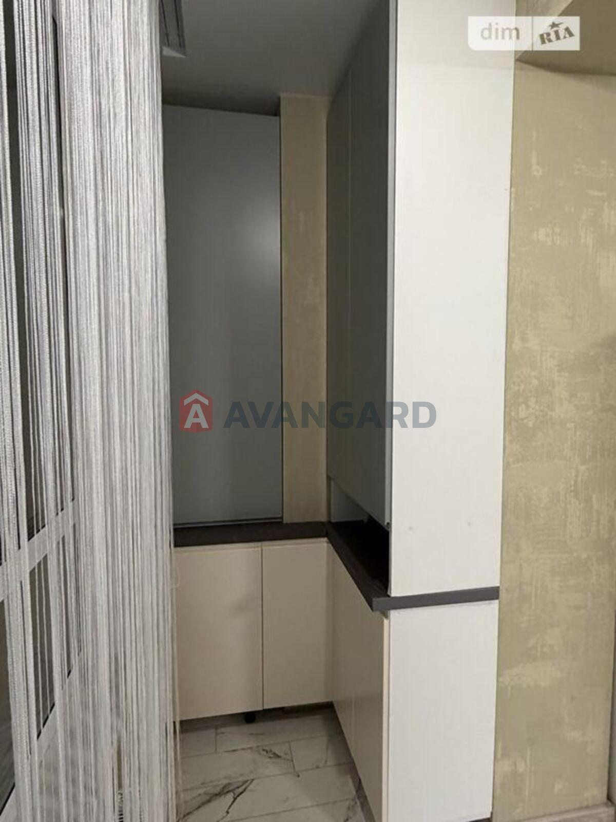 2 ��. ��������, 41/-/9 ��. �., 5/10 ������ ���� 3