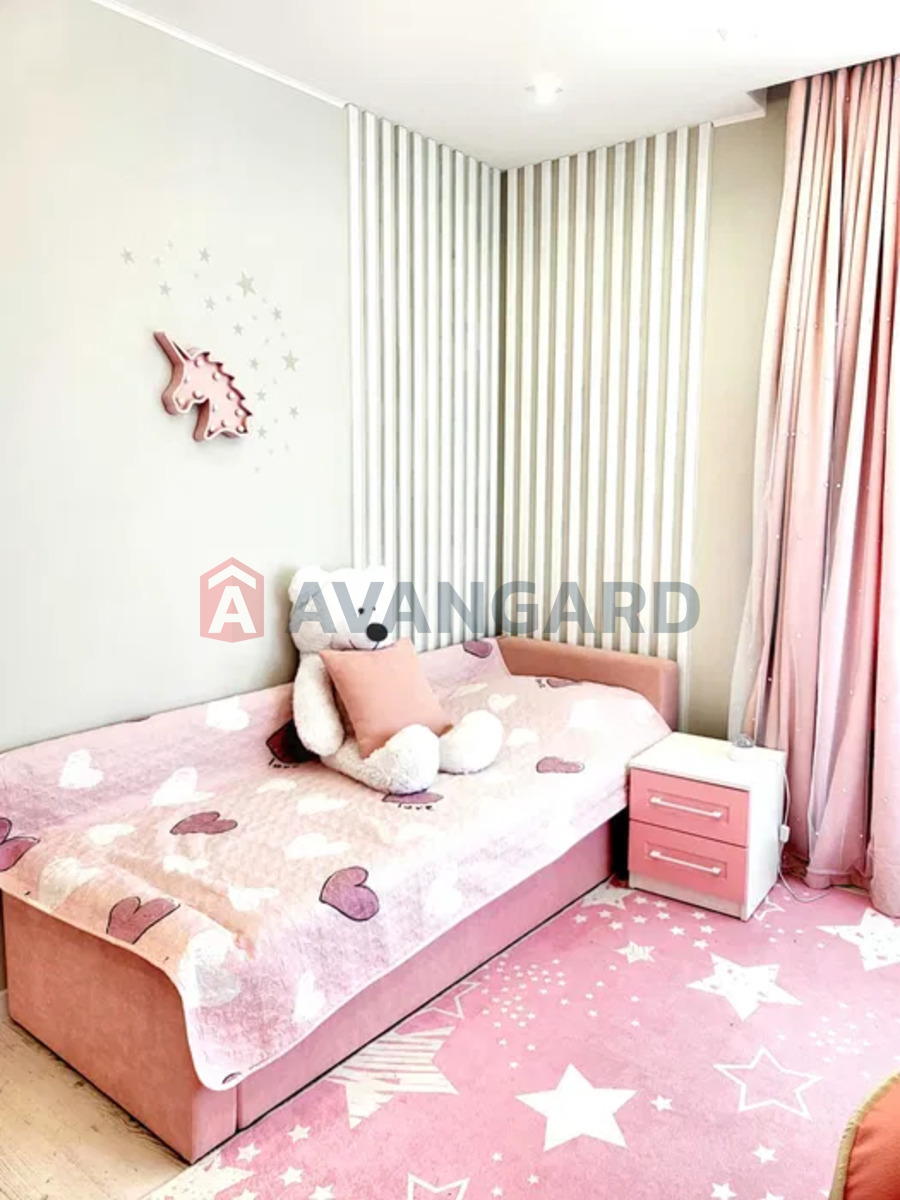 4 ��. ��������, 163/-/- ��. �., 2/2 ������ ���� 18