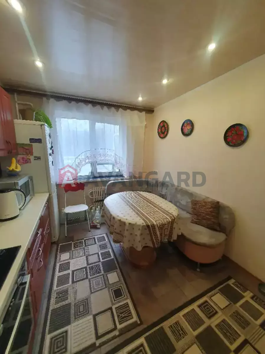 3 ��. ��������, 63/38/8 ��. �., 2/9 ������ ���� 3