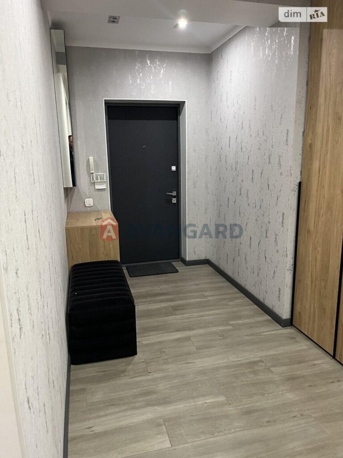 3 ��. ��������, 97/-/- ��. �., 8/10 ������ ���� 27