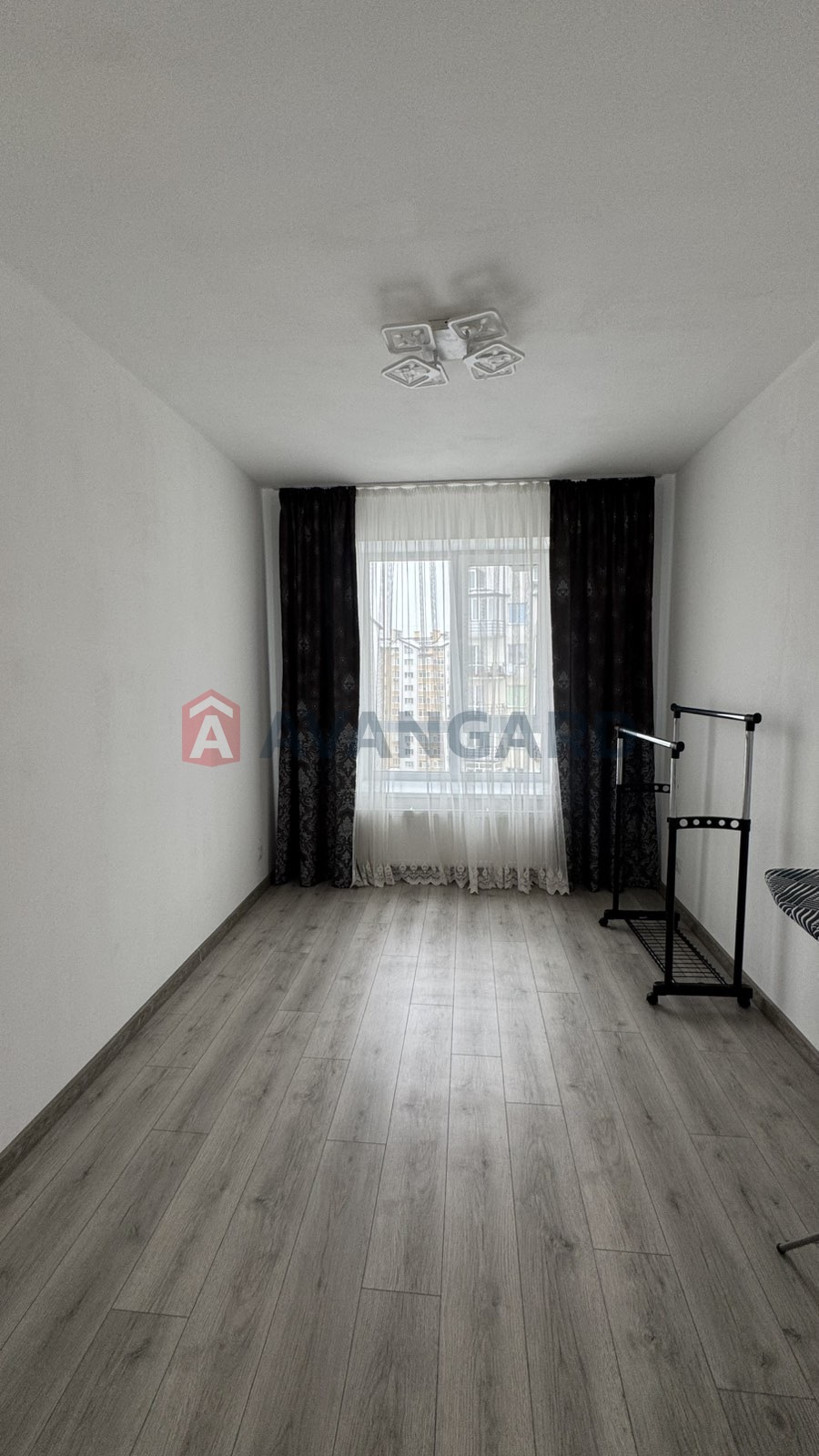 3 ����. ��������, 82,8/42,8/15,4 ��. �., 9/10 ���� ���� 5