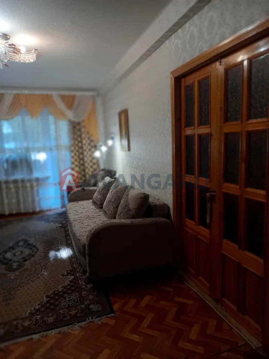 3 ��. ��������, 69/-/8 ��. �., 1/9 ������ ���� 12